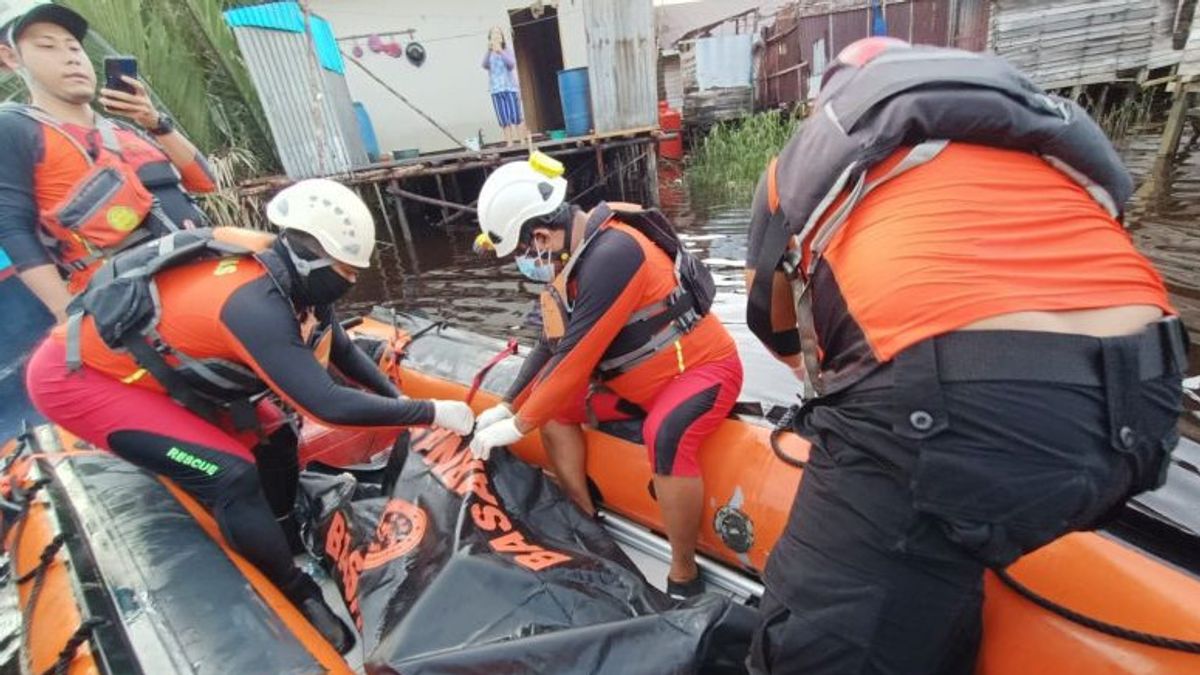 The SAR Team For The Evacuation Of Crew Members Who Sinked In Mempawah