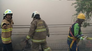 Warga Kampung Pulo Terdampak Kebakaran Diungsikan ke Aula Rusun Jatinegara Barat