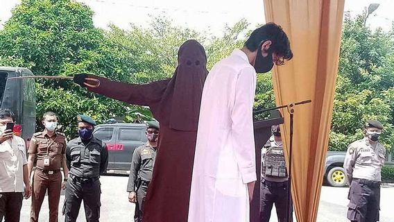 Proven Online Gambling, Two North Aceh Youths Caned