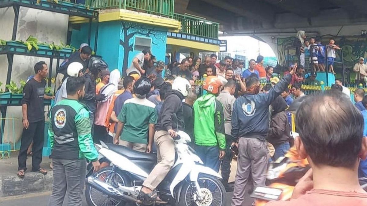 Seorang Pria Tewas Usai Nekat Meloncat dari Jalan Layang Ciputat, Tangerang Selatan 