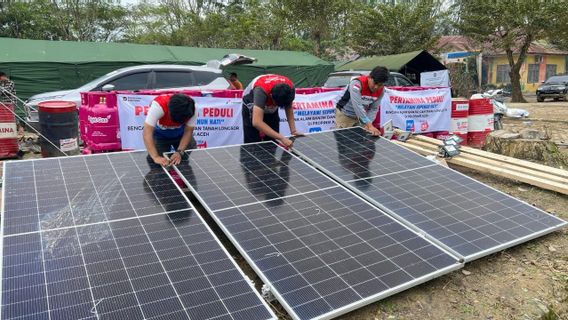 Pertamina installs solar power plant at Aceh Tamiang evacuation post