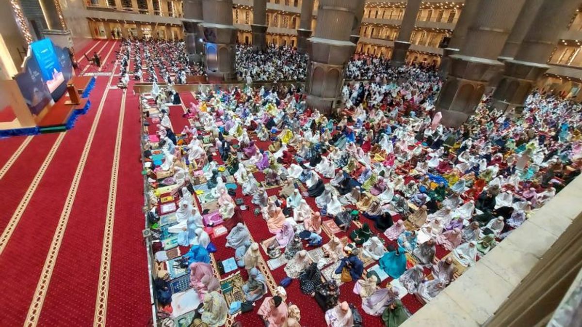Salat Tarawih Pertama Ramadan 2022: Masjid Istiqlal Dipadati Jemaah