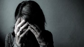 KPI 员工性骚扰受害者今天在警察医院接受精神病检查