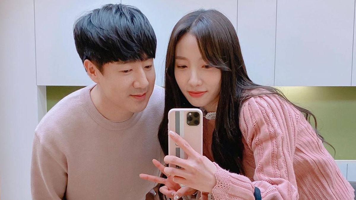 Former Rainbow Member Jisook Announces Marriage Plans With Her Girlfriend