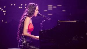  Rayakan 2 Tahun <i>Drivers Licence</i>, Olivia Rodrigo Beri Kode Kehadiran Album baru