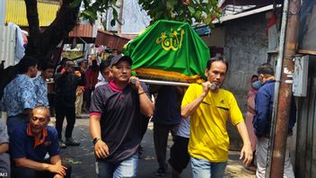 Tisna Elderly Petojo South Fire Victim Buried At TPU Karet Tengsin Tanah Abang