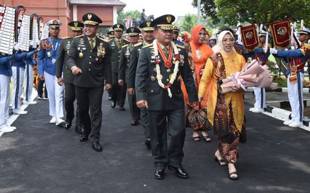 Mantan Kasad Dudung Abdurachman Wisuda Purnawira Bersama 160 Pati TNU AD