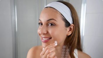 Utilisez-vous des patches d’acne avant ou après des soins de la peau? Ne vous trompez pas, c’est ainsi