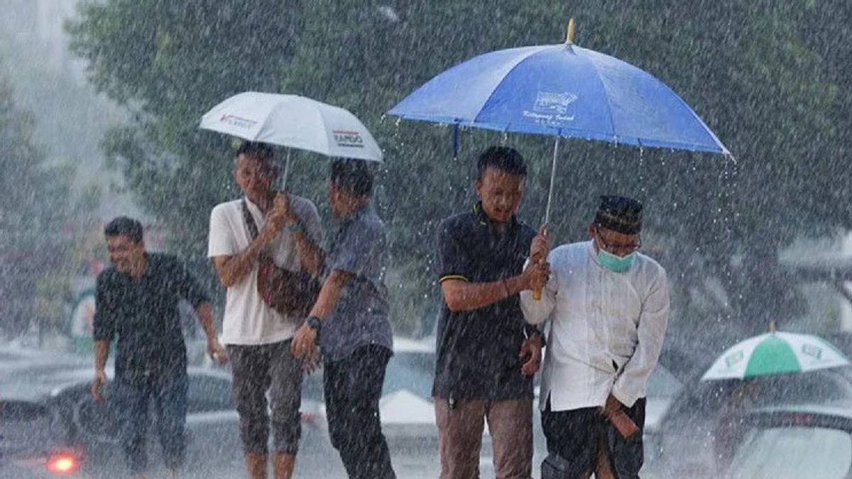 不要忘记雨伞！雅加达预计今天下午会下大雨