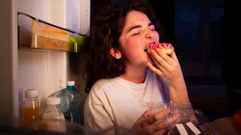 90日間、夜に食べ物を止める、これは体への驚くべき変化です