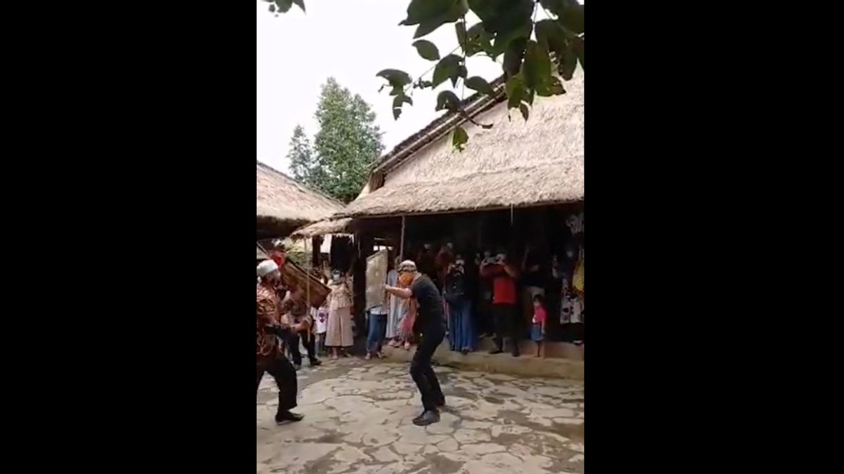 Affrontement Du Rotin Avec Les Gens De La Tribu Sasak Lombok, Les Internautes Horrifiés De Demander à Ganjar Pranowo D’être Prudent La Tête Peut Craquer