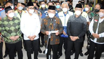 Menko PMK Muhadjir dan Menhub Budi Karya Sambut Kepulangan Jemaah Haji Gelombang Pertama di Bandara Soekarno Hatta