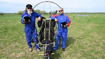 成功打破与动力伞一起不间断飞行的世界纪录，俄罗斯冒险家的目标是穿越白海到黑海