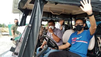 与交通部长Tony Fernandes的沟通 桑迪亚加·乌诺 带来好消息：亚航Buke国际航线从新加坡和马来西亚到勿里洞
