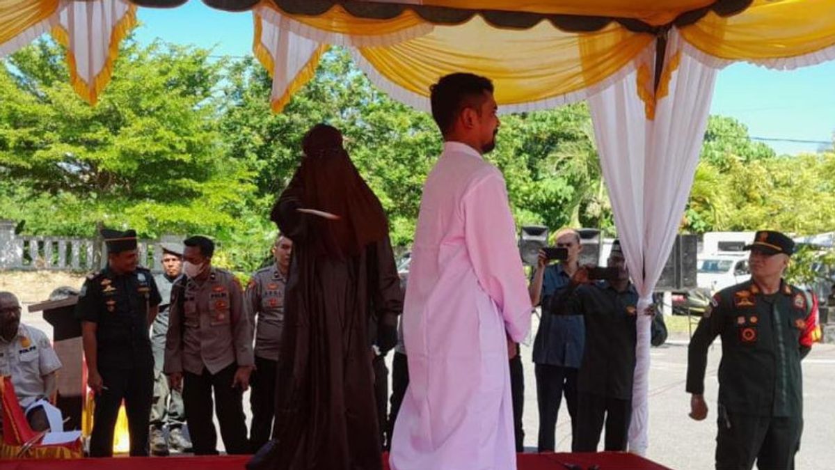 Jaksa Eksekusi Cambuk 6 Napi Pelanggar Syariat Islam di Aceh dari Judi hingga Pemerkosaan Anak