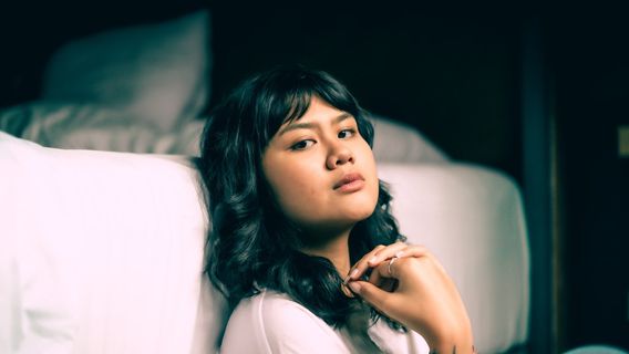 Usung Tema Percintaan, Denisa Rilis Album Perdana <i>Bloodbuzz</i>