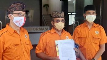 Des Organisations Hindoues Rapportent L’homme Qui A Donné Un Coup De Pied Aux Offrandes à Semeru à La Police Régionale De Java Est