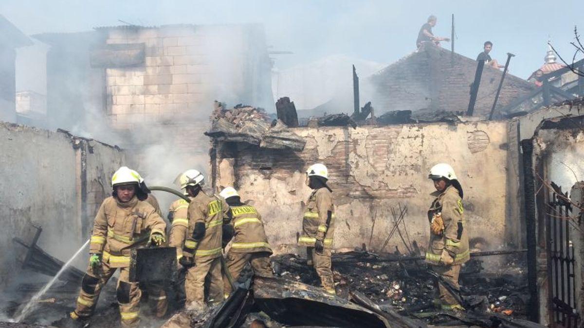 Seven Buildings In Klender Burnt Out