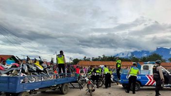Polisi Sita Ratusan Liter Miras Ballo dan Belasan Motor Tanpa Surat di Papua