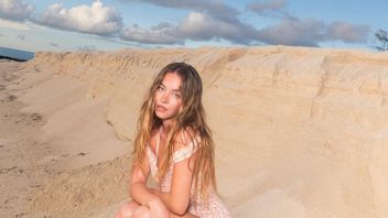 New Film Promo, Sydney Reluctant To Discuss Jeans Advertising Controversy