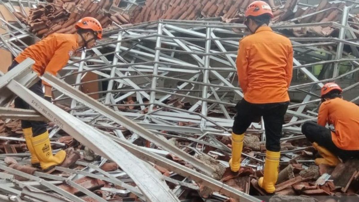 BPBD Bogor évacue 7 étudiants touchés par l’effondrement d’un établissement d’école : 4 personnes dans les hôpitaux, 3 autres dans les lieux consécutifs