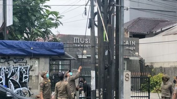 2000 Bendera Ormas di Jaksel Dicopot, Polisi: Simbol Rentan Konflik Ditertibkan