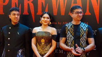 Davina Karamoy Ditantang Bawa Mobil Kopling untuk Film Perewangan