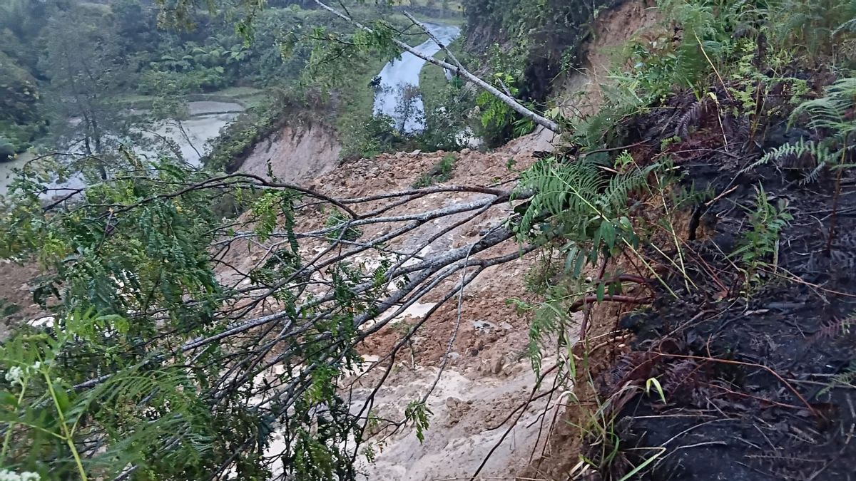 Empat Orang Masih Hilang Akibat Banjir Humbang Hasundutan Sumut, Pencarian Dilanjutkan 