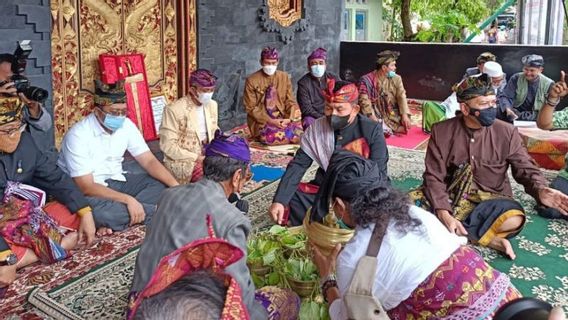 KSAD Jenderal Dudung Diberikan Gelar Adat Sasak NTB Prawireng Jayeng Bhuwane, Artinya Kesatria Sakti Mandraguna