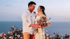 6 Potret Romantis Jessica Mila saat Dilamar Yakup Hasibuan di Tepi Pantai