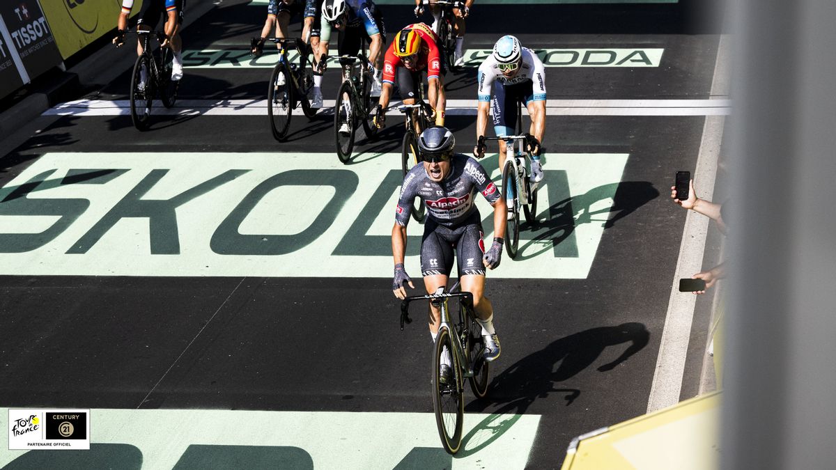 Philipsen remportant la victoire dans l’étape 16 du Tour de France, en conséquence :