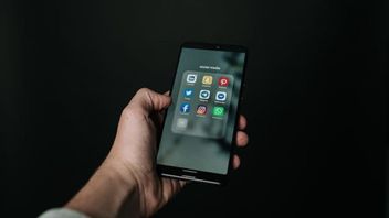 TikTok و YouTube و Instagram سيكون محدودا لطلاب جاكرتا في العام المقبل