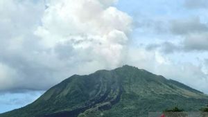 宗教省は、空間山の噴火の影響に対処するために一緒に祈りを捧げます