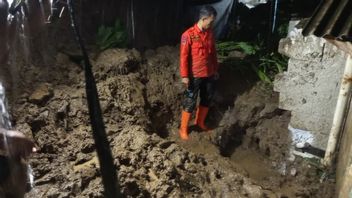 انهيار 4 أمتار في بوغور يغطي المشاة ، وتوفي ضحية كبار السن