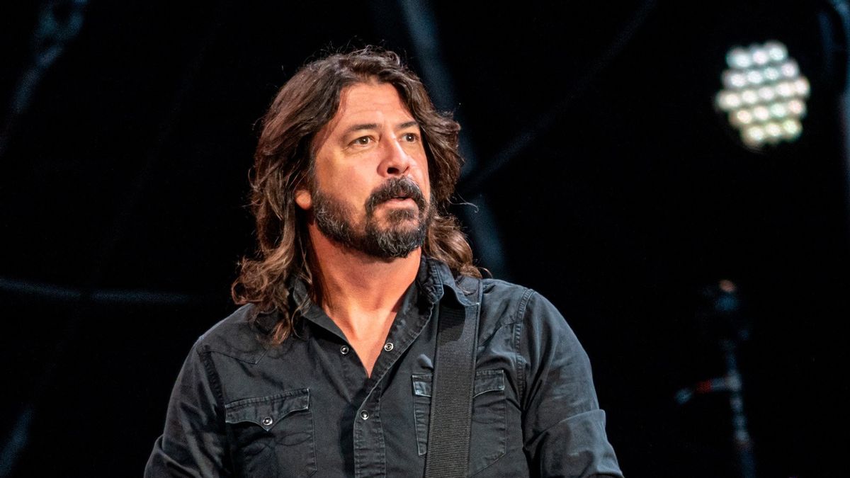 Minta Maaf ke Anak dan Istri, Dave Grohl Akui Punya Bayi Perempuan di Luar Nikah