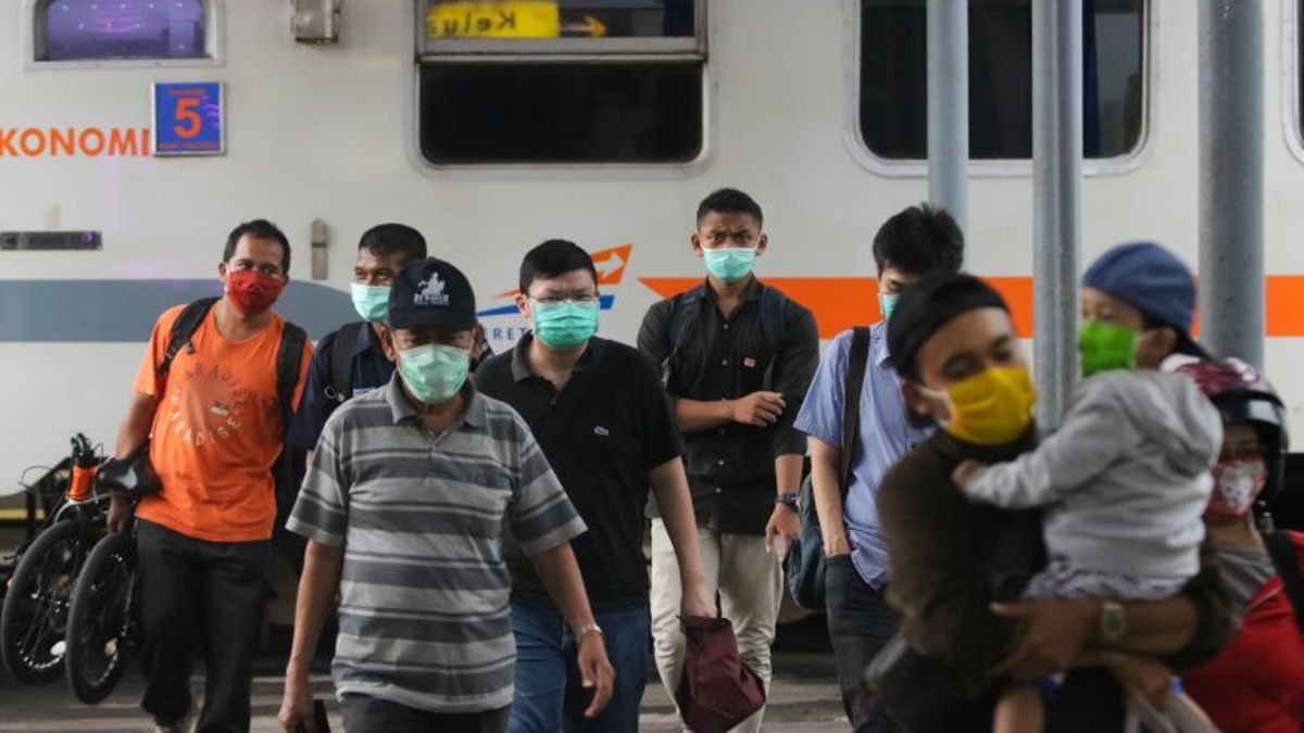 La Fin Des Longues Vacances, Les Passagers Du Train à Jakarta Sont Toujours Bondés Jusqu’à Demain