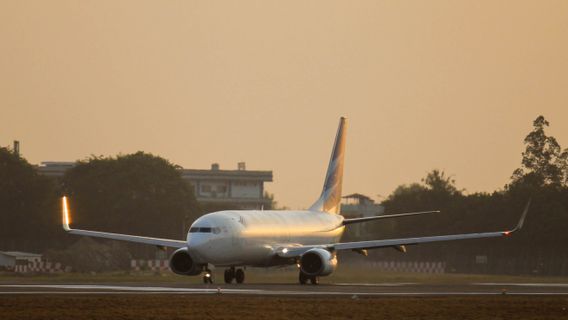 YLKI: Pesawat Terbang Masih Ada yang 'Memaksa' Penuh Penumpang, Hanya Garuda yang Patuh