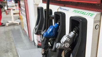 非補助金燃料価格は下がっている、これはすべてのプルタミナガソリンスタンドでPertamaxターボCSバンデロールです