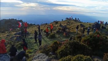2.157 Pendaki Bersiap Upacara di Gunung Bawakaraeng Sulsel