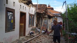 日曜日の午後のM 4.4バタン地震、被害を受けた摂政事務所、4人の負傷した住民