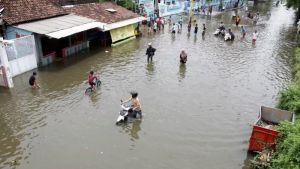 Hujan Lebat Tenggelamkan Ratusan Rumah di Muara Enim, BPBD Sumsel Jamin Logistik Warga Terdampak Aman 