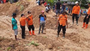 Material Longsor Setinggi 3 Meter Tutup Jalur Padang ke Bukittinggi via Malalak