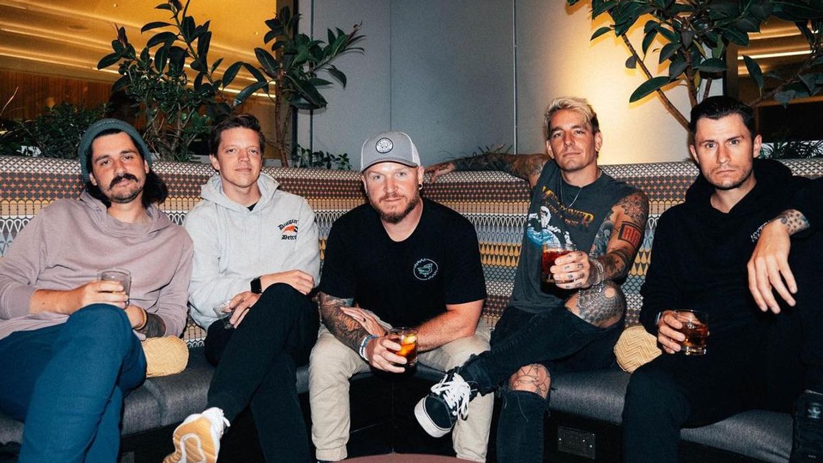 <i>Duh</i>! Gitaris We Came As Romans Jadi Korban Perampokan Saat Tur Australia