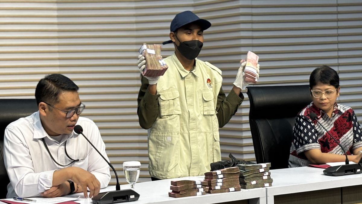 因此,KPK嫌疑人,北苏门答腊PUPR的负责人台风金廷下令直接任命道路项目。