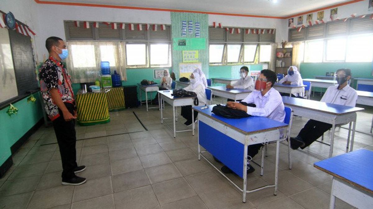 东爪哇24个地区的学校拥有100%的面对面学习，其余14个地区仍然有限