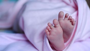  バニュワンギの女性は、クリニックで出産後によく赤ちゃん胎児をダンプ