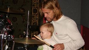 Fans Hope Shane Hawkins Replaces His Father As A Permanent Drummer Foo Fighters