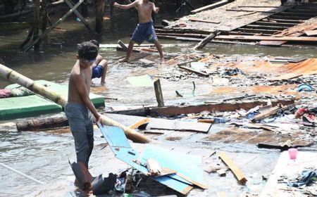 Wali Kota Bandarlampung Tawarkan Warga yang Rumahnya Roboh Diterjang Gelombang Laut Tinggal di Rusun