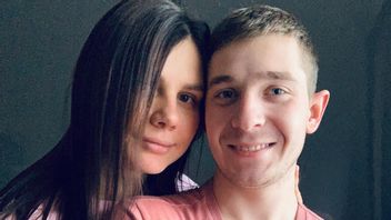 ロシアのインフルエンサーは、彼女の義理の娘との関係の赤ちゃんの写真を披露