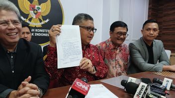 Hasto Sends Megawati's 'Red' Handwriting To The Constitutional Court Regarding The Submission To Be Amicus Curiae Dispute Of The Presidential Election